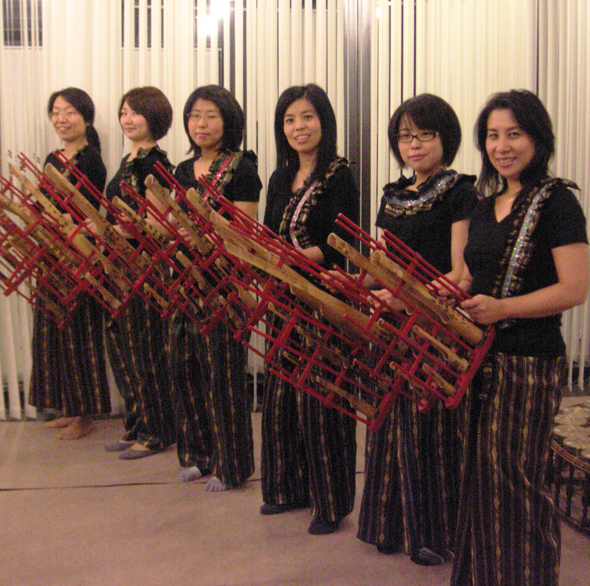 タイの竹楽器アンガルンを演奏しよう