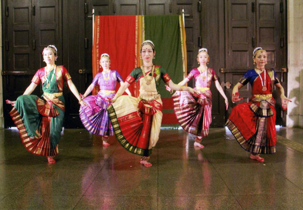 インド舞踊を踊ろう！